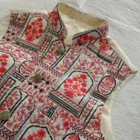 ウエストコート(ネールベスト)　白・総刺繍
