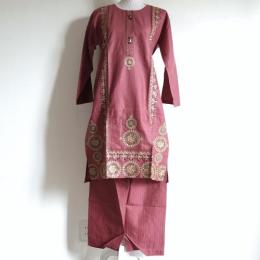 くすみカラーの刺繍クルタ　2点セット