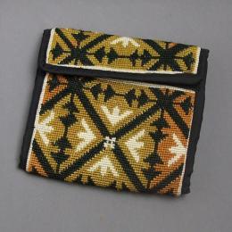 ウール刺繍財布